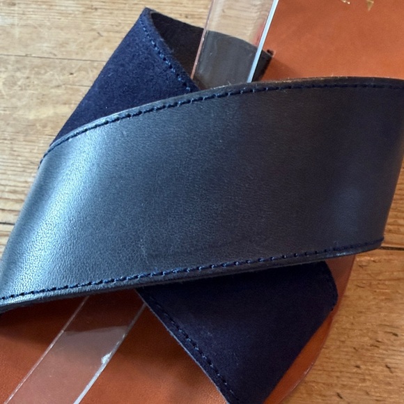 Nantucket Sole (Cole Haan) Navy Leather Cross Strap Flat Slide Sandals - Picture 7 of 11